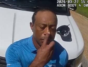 Die Polizei in Florida hat Aufnahmen der Körperkameras von Tiger Woods’ Festnahme letzte Woche veröffentlicht, die auf eine Massenkarambolage auf Jupiter Island folgte.