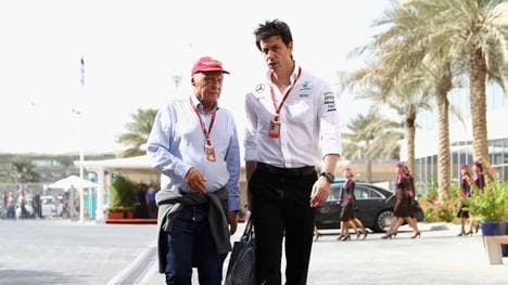 Mercedes-Motorsportchef Wolff (r.) im Gespräch mit Aufsichtsratsboss Lauda 