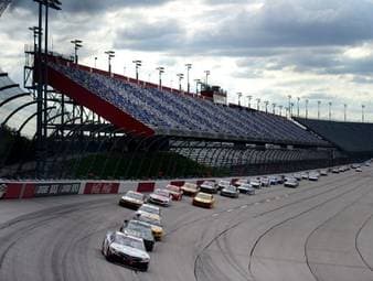 Kevin Harvick gewinnt das NASCAR-Geisterrennen in Darlington. Es ist sein 50. Karriereerfolg - und gleichzeitig sein kuriosester. So verlief das Comeback der Rennserie.
