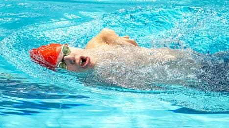 Josia Topf im Rennen über 200 m Freistil