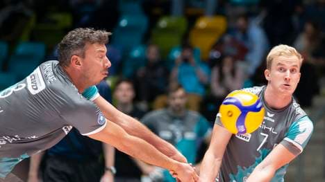 Björn Andrae (l.) geht für die SWD Powervolleys Düren auf Punktejagd