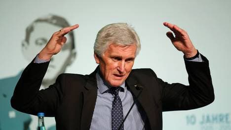  DFB-Vizepräsident Eugen Gehlenborg stellt sich hinter Wolfgang Niersbach