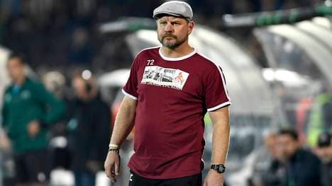 Steffen Baumgart und die Kölner kämpfen gegen Augsburg um wichtige Punkte