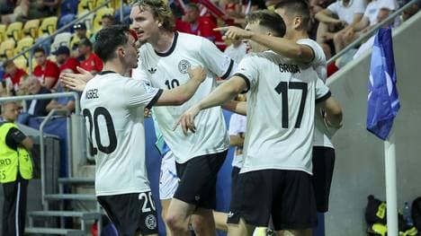 Nick Woltemade (M.) trifft weiter