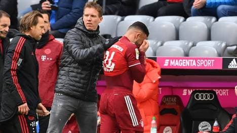 Corentin Tolisso (r.) ist nach seiner Verletzung verzweifelt