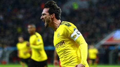 LEVERKUSEN, GERMANY - FEBRUARY 08: Mats Julian Hummels of Borussia Dortmund celebrates scoring his teams first goal of the game during the Bundesliga match between Bayer 04 Leverkusen and Borussia Dortmund at BayArena on February 08, 2020 in Leverkusen, Germany. (Photo by Dean Mouhtaropoulos/Bongarts/Getty Images)