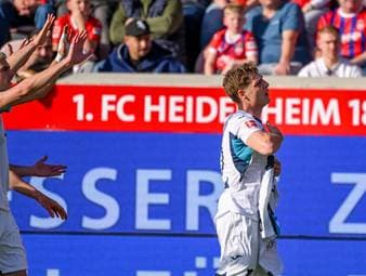 Der Jubel nach der Führung von Hoffenheim sorgte zunächst bei den Heidenheim-Fans für Ärger. Die Spieler der TSG präsentierten das Trikot von Mitspieler Bebou, dessen Ehefrau eine Fehlgeburt erlebte. FCH-Coach Frank Schmidt schickte im Anschluss den Zeugwart in die Kurve, um die Fans über die Situation aufzuklären und ein Missverständnis zu vermeiden.