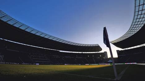 Berliner Olympiastadion im Schatten