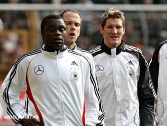 Gerald Asamoah äußert sich zur Causa Bastian Schweinsteiger. Er sieht in seinem früheren DFB-Teamkollegen keinen Rassisten, wünscht sich aber eine intensivere Auseinandersetzung mit verfestigten Klischees.