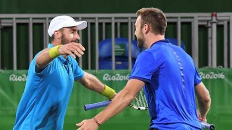 Steve Johnson und Jack Sock feiern den Gewinn der Bronzemedaille