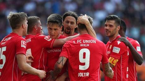 AUGSBURG, GERMANY - AUGUST 24: 1. FC Union Berlin players celebrates after scoring their sides first goal during the Bundesliga match between FC Augsburg and 1. FC Union Berlin at WWK-Arena on August 24, 2019 in Augsburg, Germany. (Photo by Alexander Hassenstein/Bongarts/Getty Images)