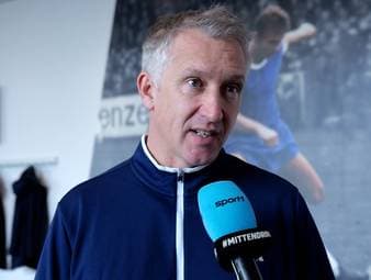 Schalke-Sportvorstand Frank Baumann äußert sich zum Transfer von Adil Aouchiche und gerät beim Neuzugang ins Schwärmen. 