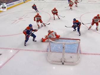 Die Edmonton Oilers stehen in Spiel 5 gegen die Anaheim Ducks unter Druck, liefern aber einen starken Auftritt und gehen früh in Führung, die sie konsequent ausbauen. Besonders Leon Draisaitl glänzt mit zwei Treffern.