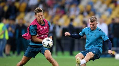Toni Kroos (r.) hat mit der Vorbereitung auf die neue Saison begonnen