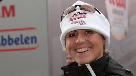 Sabine Schmitz verpasst nach einer OP den Saisonauftakt der VLN