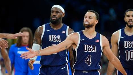 Stephen Curry (r.) und LeBron James wollen mit den USA Gold holen