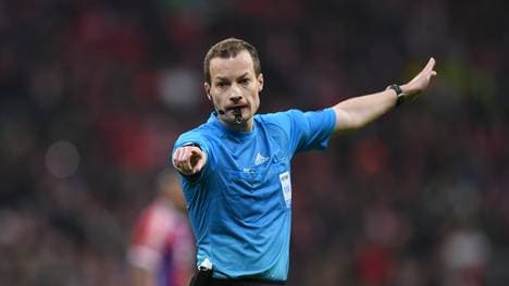 William Collum leitet die Partie zwischen Bayern und Sevilla