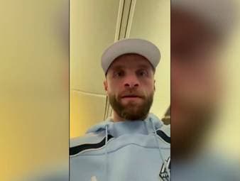 Thomas Müller meldet sich vor dem Flug nach Dallas bei seinen Fans mit einem Video und begibt sich dabei auf die Suche nach dem GOAT. 