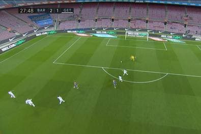 Böses Missverständnis: Rückpass-Eigentor bei Barca-Kantersieg