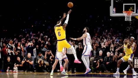 Den entscheidenden Wurf von LeBron James sahen die meisten Zuschauer nur durch ihr Smartphone