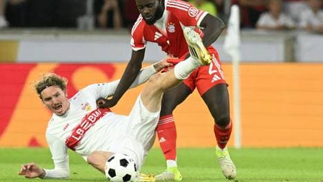 Dayot Upamecano (r.) hatte Nick Woltemade (l.) im Griff