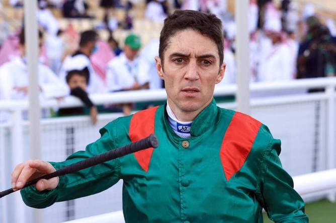 Skandal-Jockey fliegt raus - räumt vorher aber ab