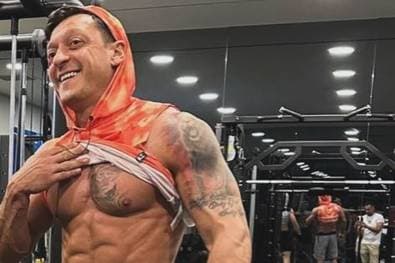 Vor Türkei-Eklat: Özil zeigt erneut Extremisten-Tattoo