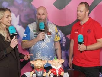 Andreas Harrysson, genannt „Dirty Harry“, wirft bei seiner ersten WM Ricardo Pietreczko aus dem Turnier. Im Interview mit SPORT1 wirkt der Schwede hoch entspannt und erleichtert.