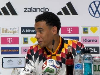 Bundestrainer Julian Nagelsmann spricht vor dem Testspiel gegen Finnland über den Zusammenhalt im DFB-Team - und berichtet von leidenschaftlich ausgetragenen Uno-Partien. Jamal Musiala verrät dazu weitere Details.