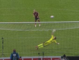 Der Hamburger SV setzt sich in einem dramatischen Elfmeterschießen gegen Nürnberg durch. Alle Tore und Highlights im Video.