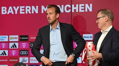Am 13. August 2023 hat der FC Bayern seine neue Nummer neun präsentiert: Harry Kane