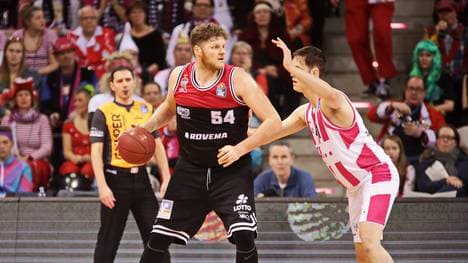 John Bryant (l.) verlässt die Gießen 46ers