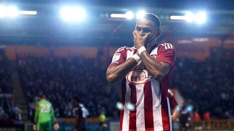 Demetri Mitchell lässt sich von ChatGPT beraten