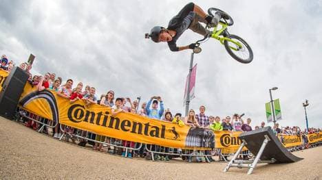 Danny MacAskills Drop and Roll Team auf der Eurobike 2016