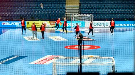 Die deutsche Nationalmannschaft will zum Spiel gegen Spanien antreten - offen ist, ob das möglich sein wird