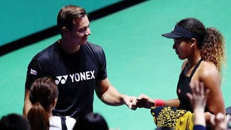 Naomi Osaka (r.) hat sich vor einigen Wochen von Coach Sascha Bajin getrennt