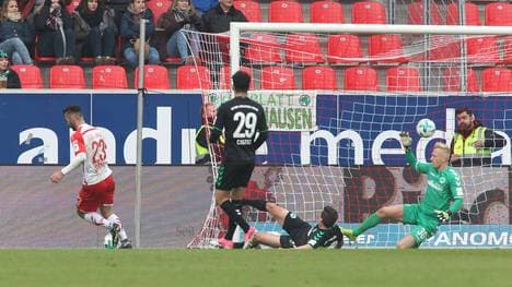 Der SSV Jahn Regensburg stürzt Greuther Fürth weiter in die Krise