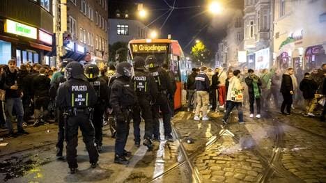 Teilweise musste die Polizei in der Bremer Innenstadt für Ordnung sorgen