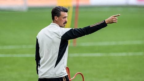 Sandro Wagner mit Fingerzeig