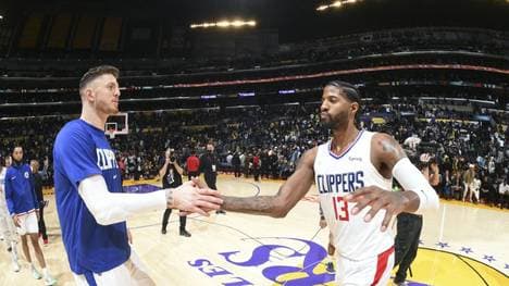 Paul George (r.) fällt verletzt aus