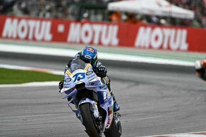 Alex Márquez gewinnt in Valencia