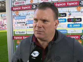 Rot-Weiss Essen patzt gegen den 1. FC Saarbrücken im Kampf um den Aufstieg. Cheftrainer Uwe Koschinat spricht im Anschluss an die Partie über die Leistung seiner Mannschaft und darüber, ob den Spielern die Angst vor einem verpassten Aufstieg möglicherweise zu Kopf steigt.