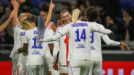 In Lyon spielt Brand (3.v.r.) mit Hegerberg zusammen