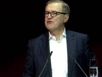 Auf der Jahreshauptversammlung spricht Jan-Christian Dreesen, Vorstandsvorsitzender des FC Bayern München, über die Laufleistung der Münchener und kontert der Meinung von "sogenannten Experten".