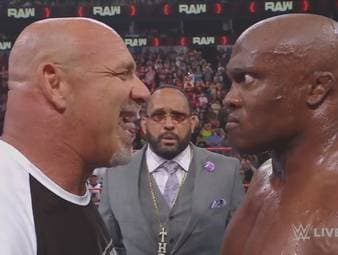 "I'm next!" Legende Bill Goldberg kehrt bei Monday Night RAW ins WWE-TV zurück und nimmt unter dem Jubel der Fans Champion Bobby Lashley ins Visier.