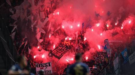 Fans von 1860 München brennen beim Gastspiel in Magdeburg Pyro ab