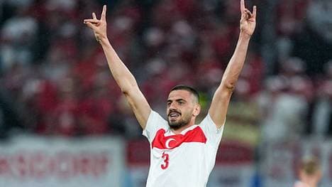 Merih Demiral bejubelte sein Tor für die Türkei gegen Österreich mit einem Handzeichen der „Grauen Wölfe“