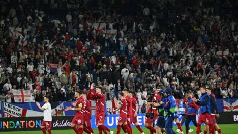 Das serbische Team verabschiedet sich von seinen Fans