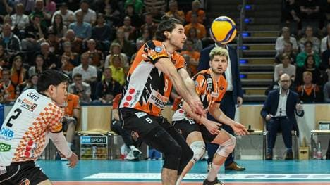 Dauermeister Berlin gewinnt das erste Finalspiel