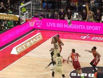 Der FC Bayern Basketball verliert in der Euroleague gegen den FC Barcelona. Auch weil ein Ex-NBA-Star gut eine Sekunde vor dem Schluss einen wichtigen Freiwurf vergibt. 